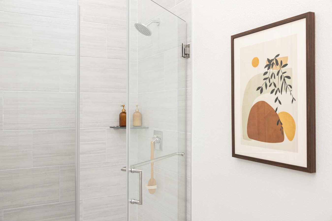 Glass door shower with painting on the wall